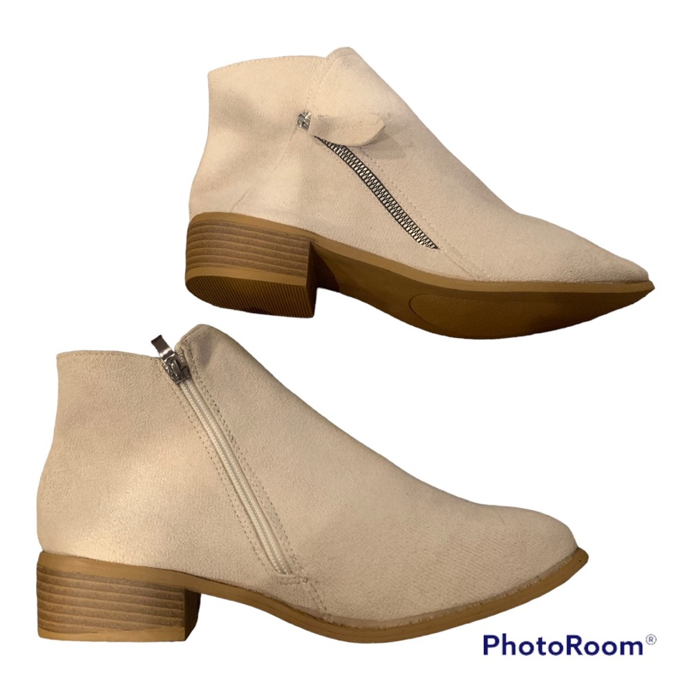 Women’s ankle boots, size 11m, light tan